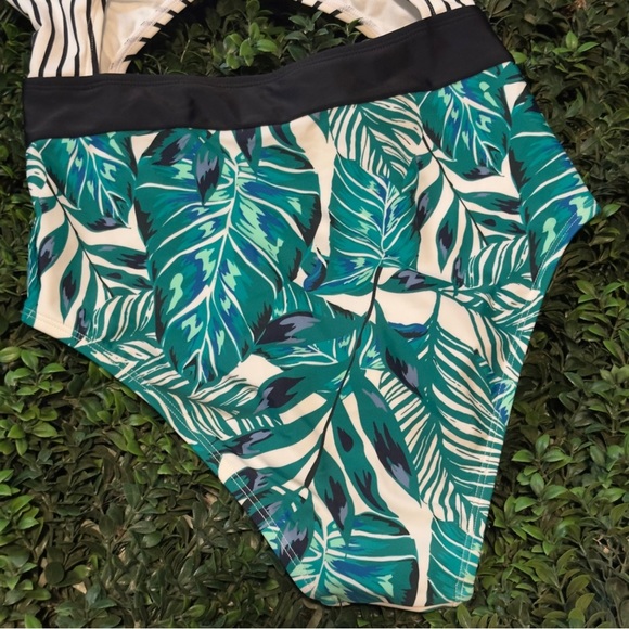 Cupshe Striped and Leaf Print One Piece Swimsuit - Picture 6 of 6